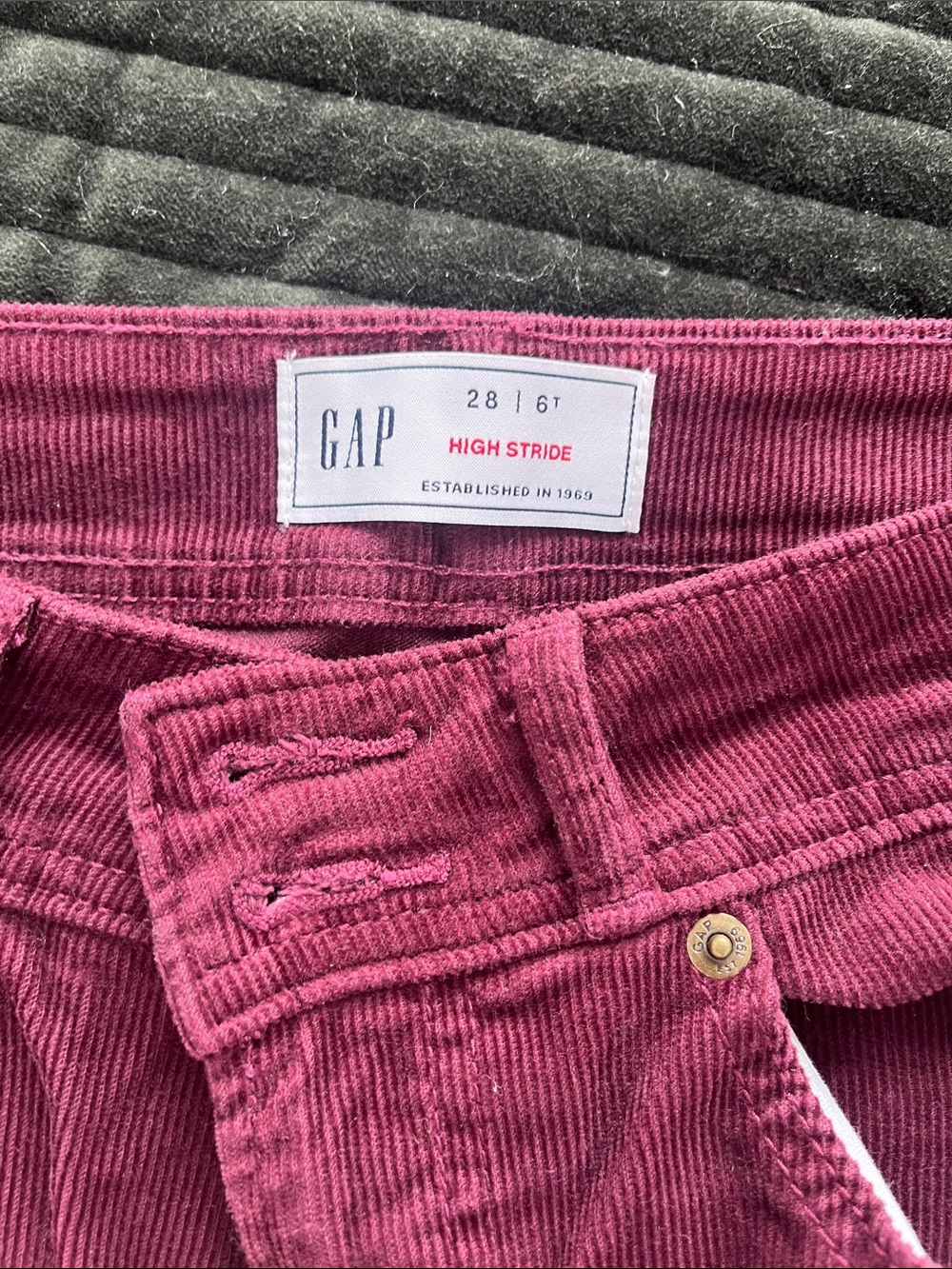 Gap High-Rise Wide-Leg Corduroy - Picture 3 of 8